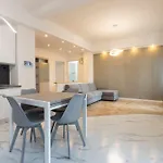 Ranzoni Design - 4guest & Self Checkin & Wifi דירה נוברה