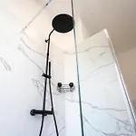 Ranzoni Design - 4guest & Self Checkin & Wifi דירה נוברה